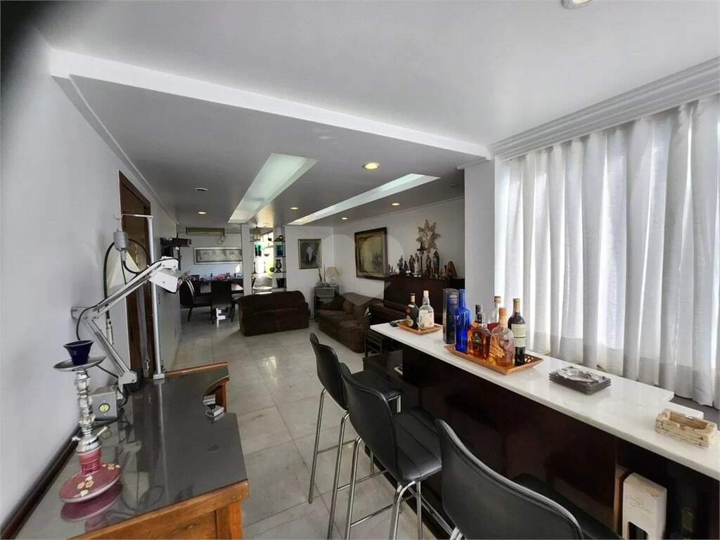 Apartamento à venda com 4 quartos, 137m² - Foto 1