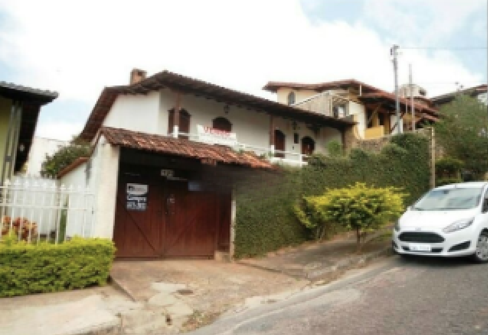 Casa à venda com 4 quartos, 250m² - Foto 1