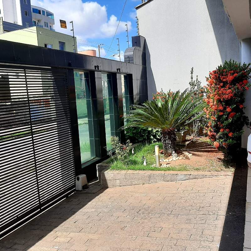 Casa à venda com 3 quartos, 285m² - Foto 2