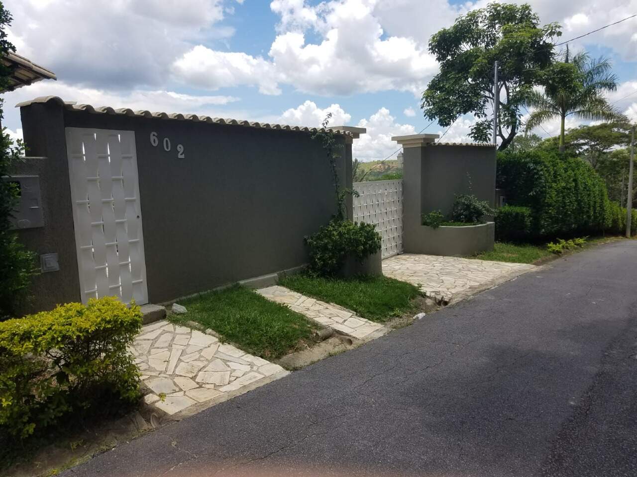 Casa à venda com 6 quartos, 600m² - Foto 2