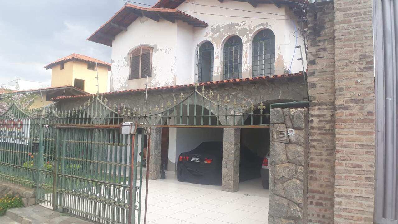 Casa à venda com 4 quartos, 360m² - Foto 1