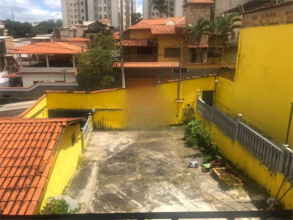 Casa à venda com 4 quartos, 218m² - Foto 2