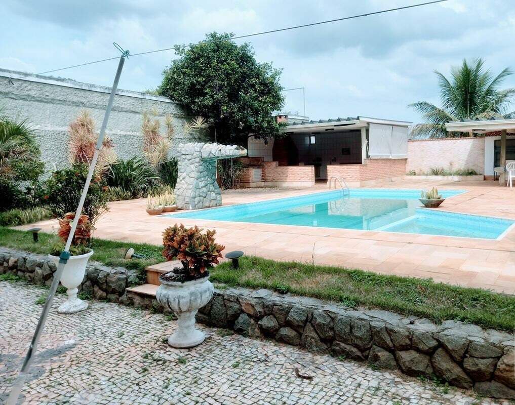 Casa à venda com 5 quartos, 240m² - Foto 4