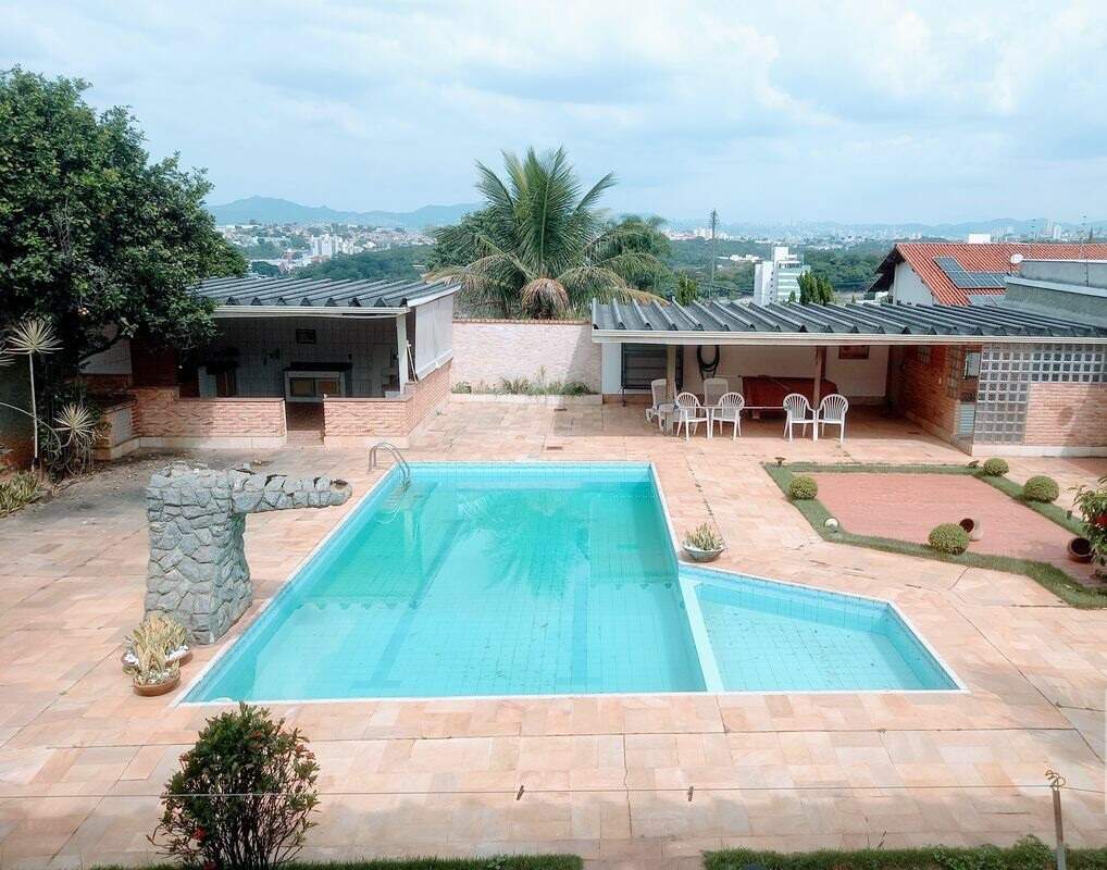 Casa à venda com 5 quartos, 240m² - Foto 6