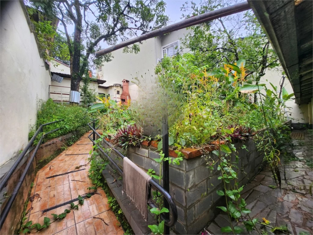 Casa à venda com 3 quartos, 357m² - Foto 2