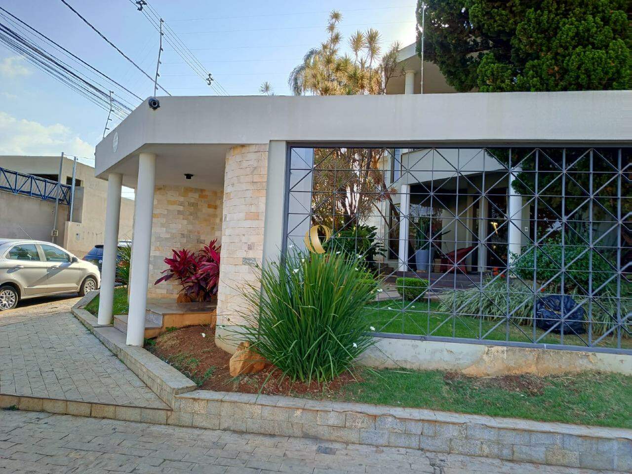 Casa à venda com 6 quartos, 800m² - Foto 1