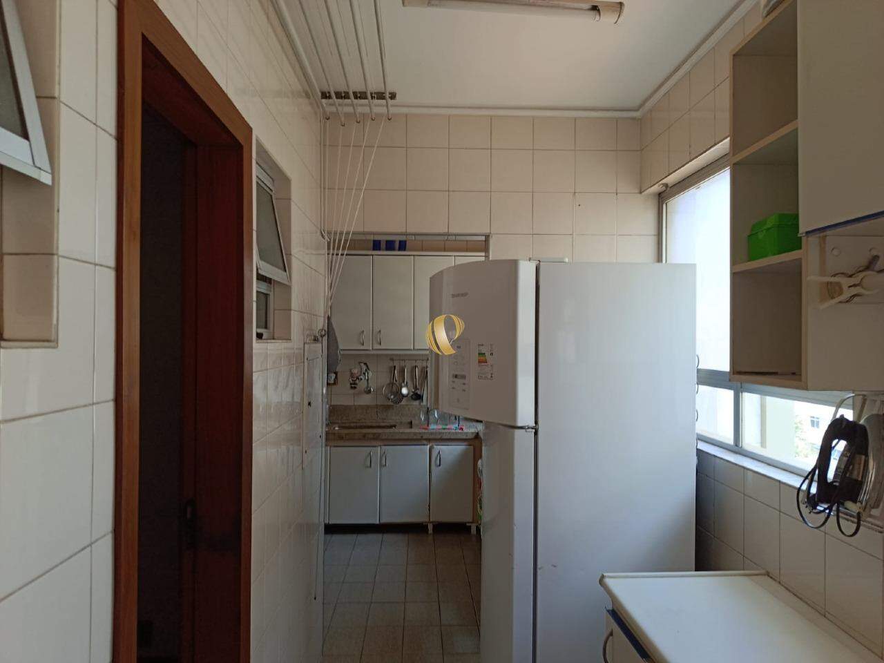 Apartamento à venda com 4 quartos, 245m² - Foto 13