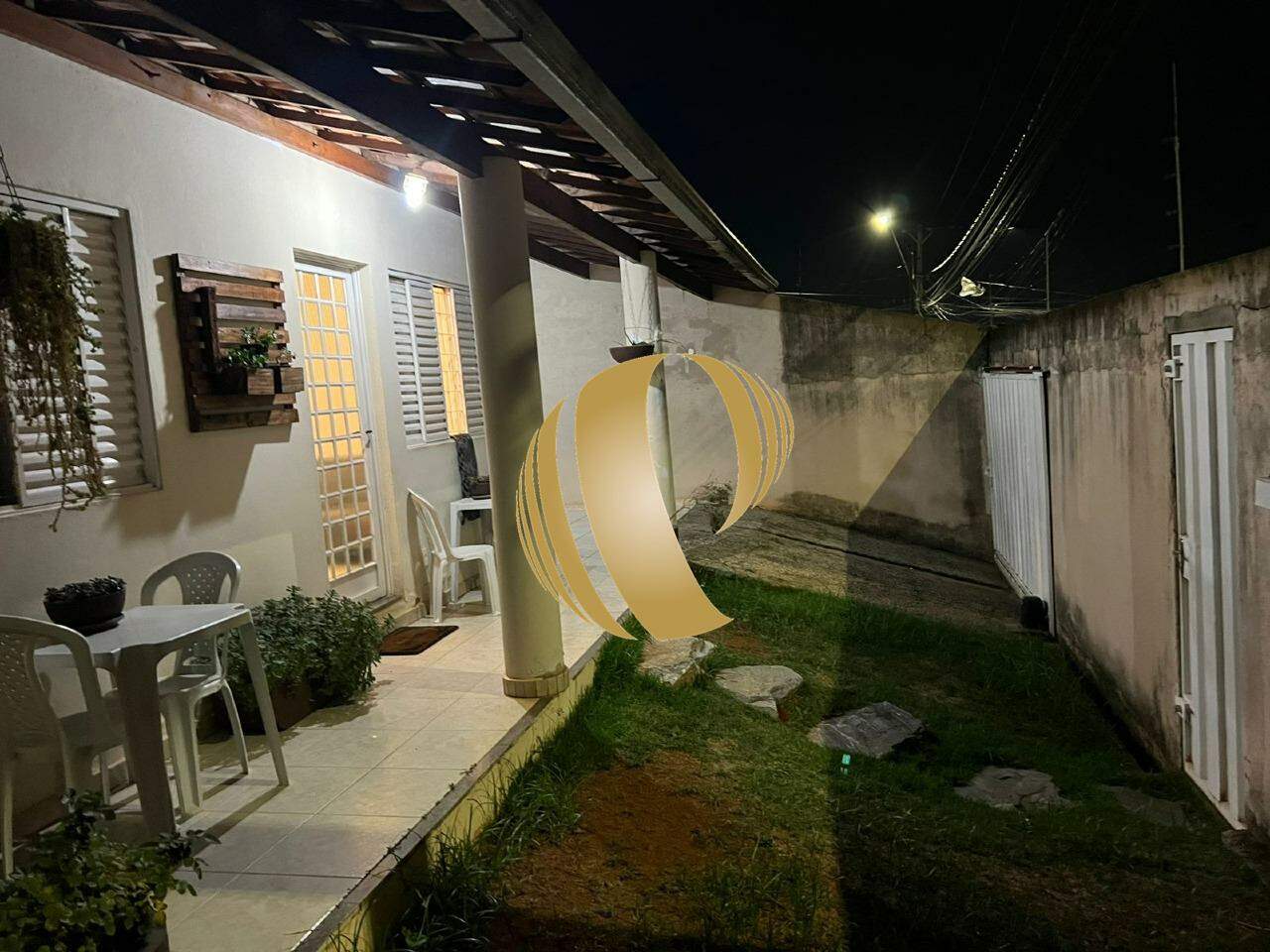 Casa à venda com 3 quartos, 90m² - Foto 1