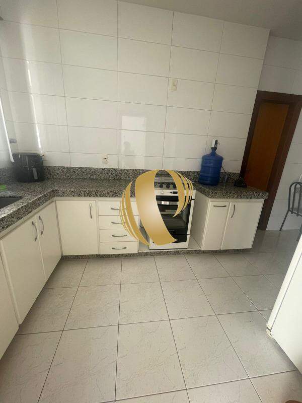 Apartamento à venda com 3 quartos, 174m² - Foto 3