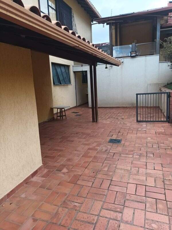 Casa para alugar com 4 quartos, 338m² - Foto 22