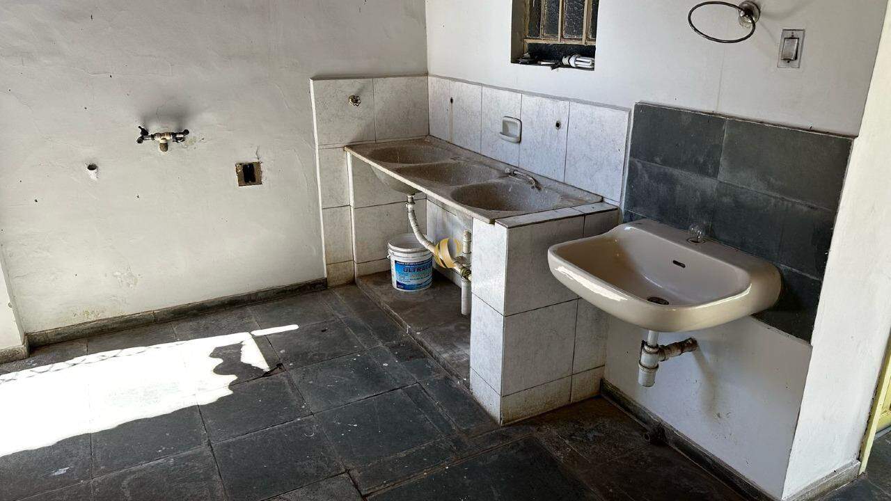Casa à venda com 4 quartos, 241m² - Foto 25