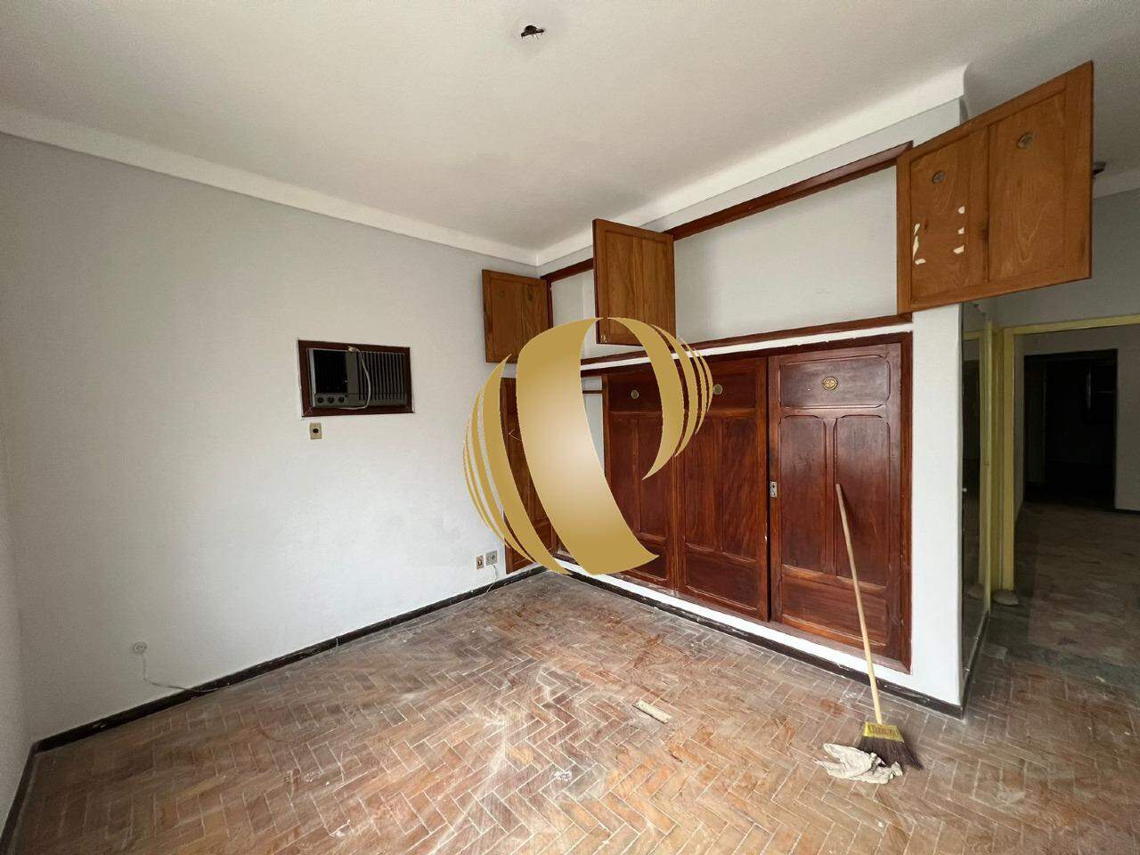 Casa à venda com 4 quartos, 241m² - Foto 10