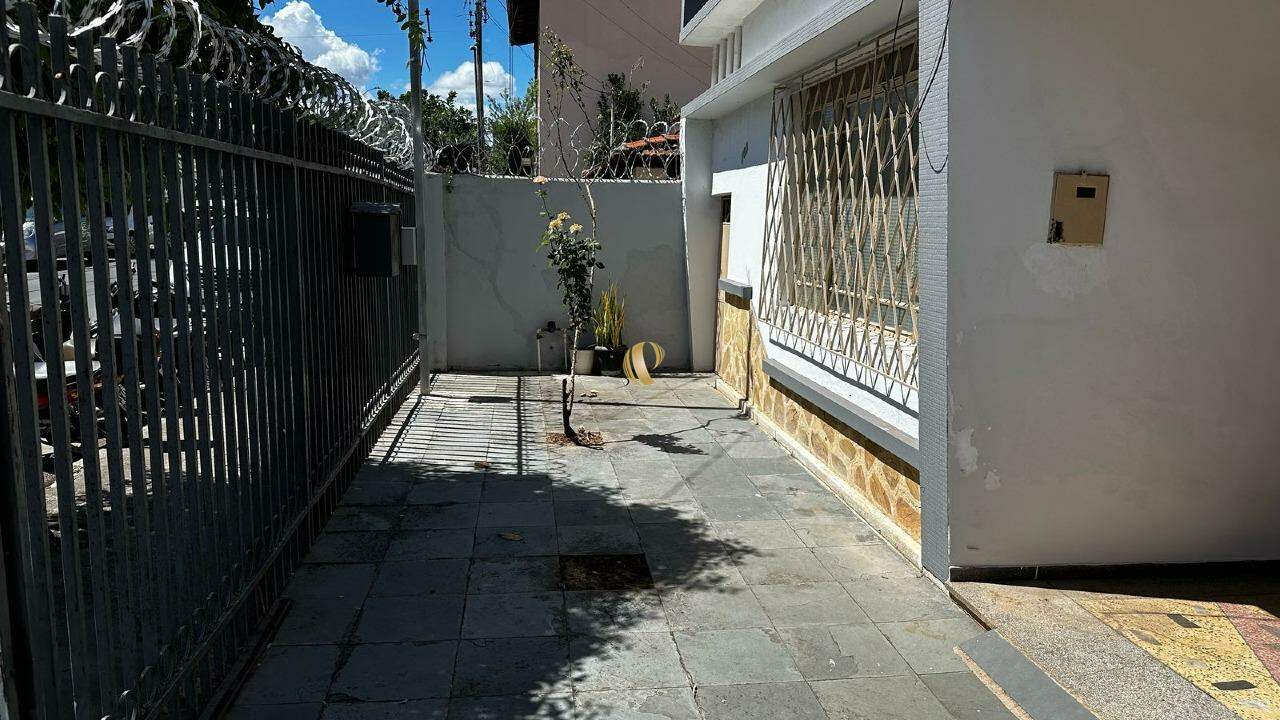 Casa à venda com 4 quartos, 241m² - Foto 5