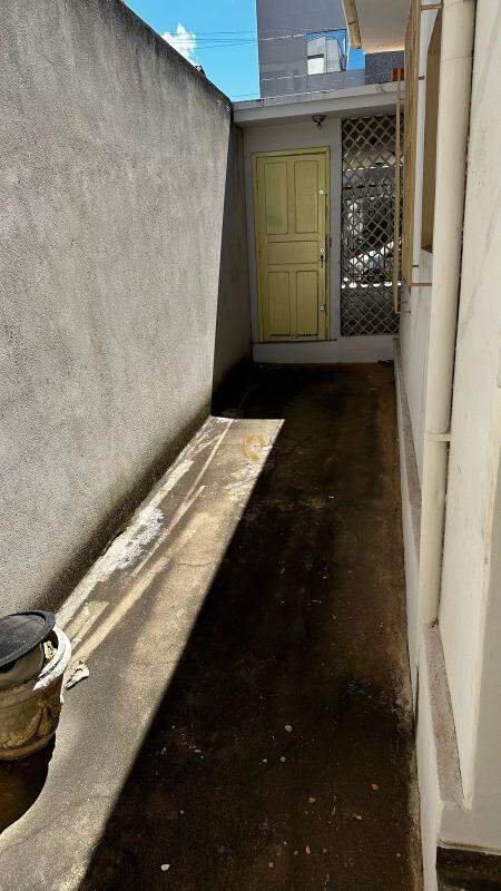 Casa à venda com 4 quartos, 241m² - Foto 22
