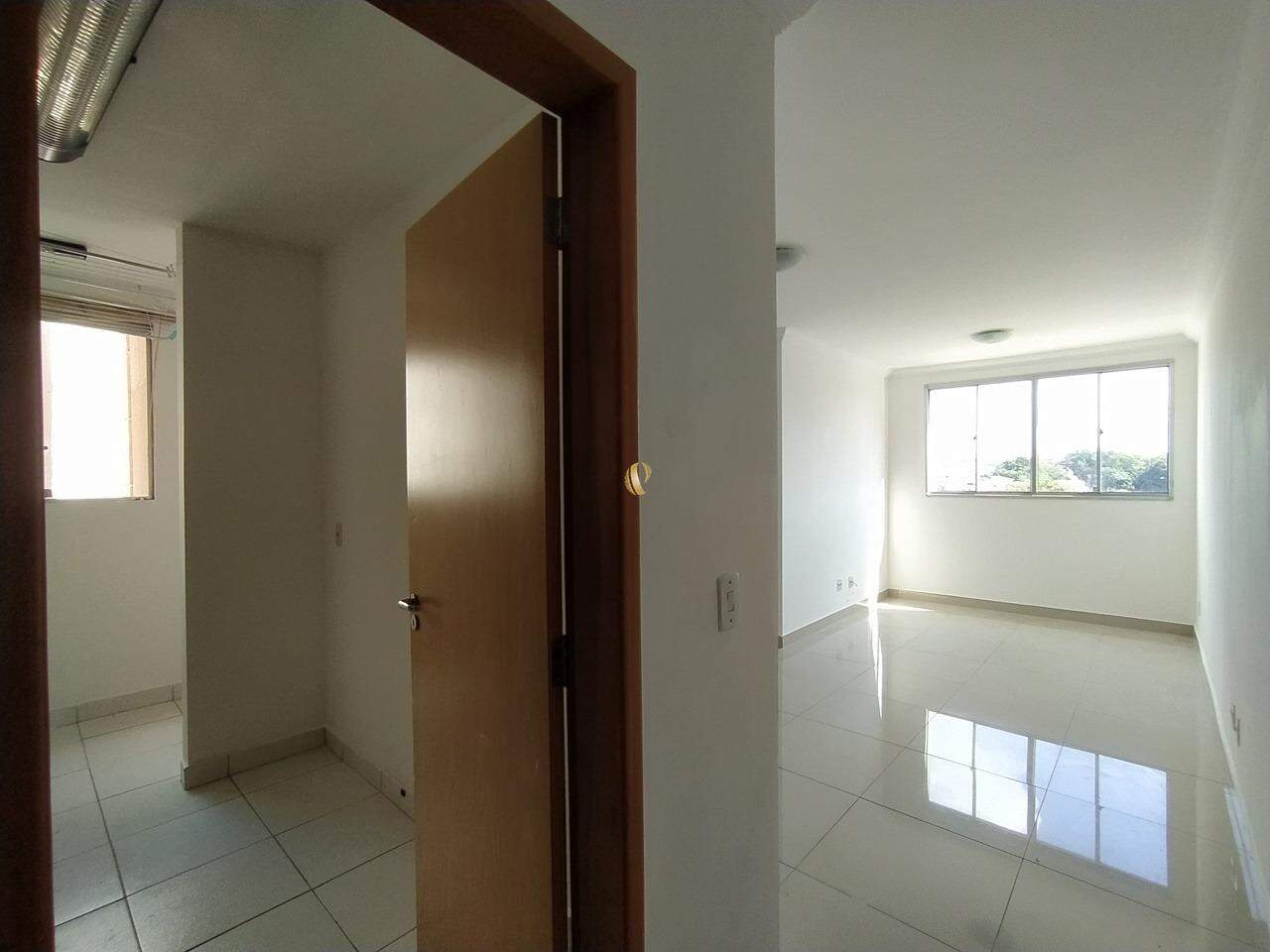 Apartamento à venda com 3 quartos, 80m² - Foto 2