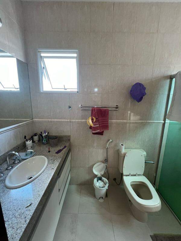 Casa à venda com 5 quartos, 221m² - Foto 20