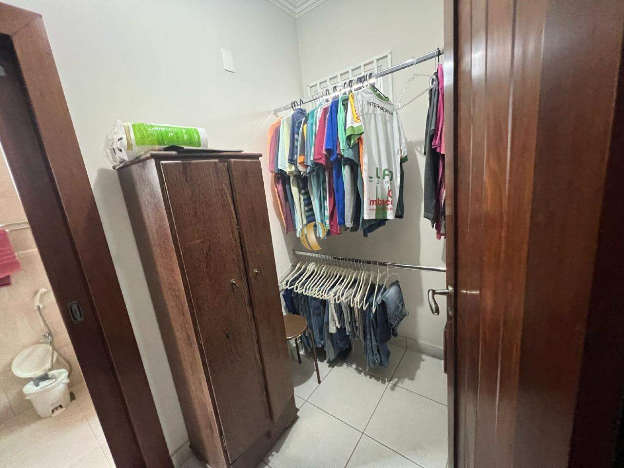 Casa à venda com 5 quartos, 221m² - Foto 17