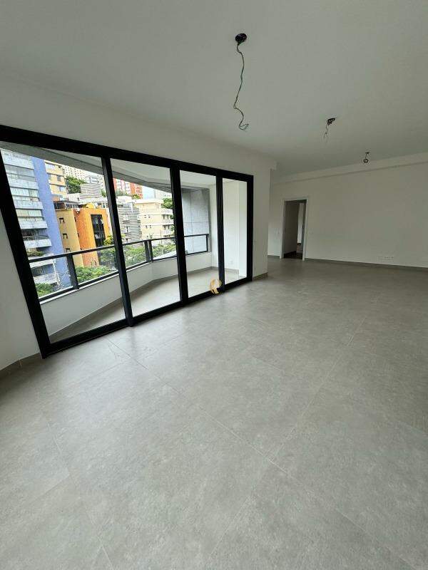 Apartamento à venda com 4 quartos, 190m² - Foto 4