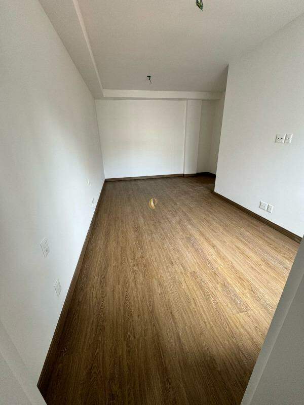 Apartamento à venda com 4 quartos, 190m² - Foto 7