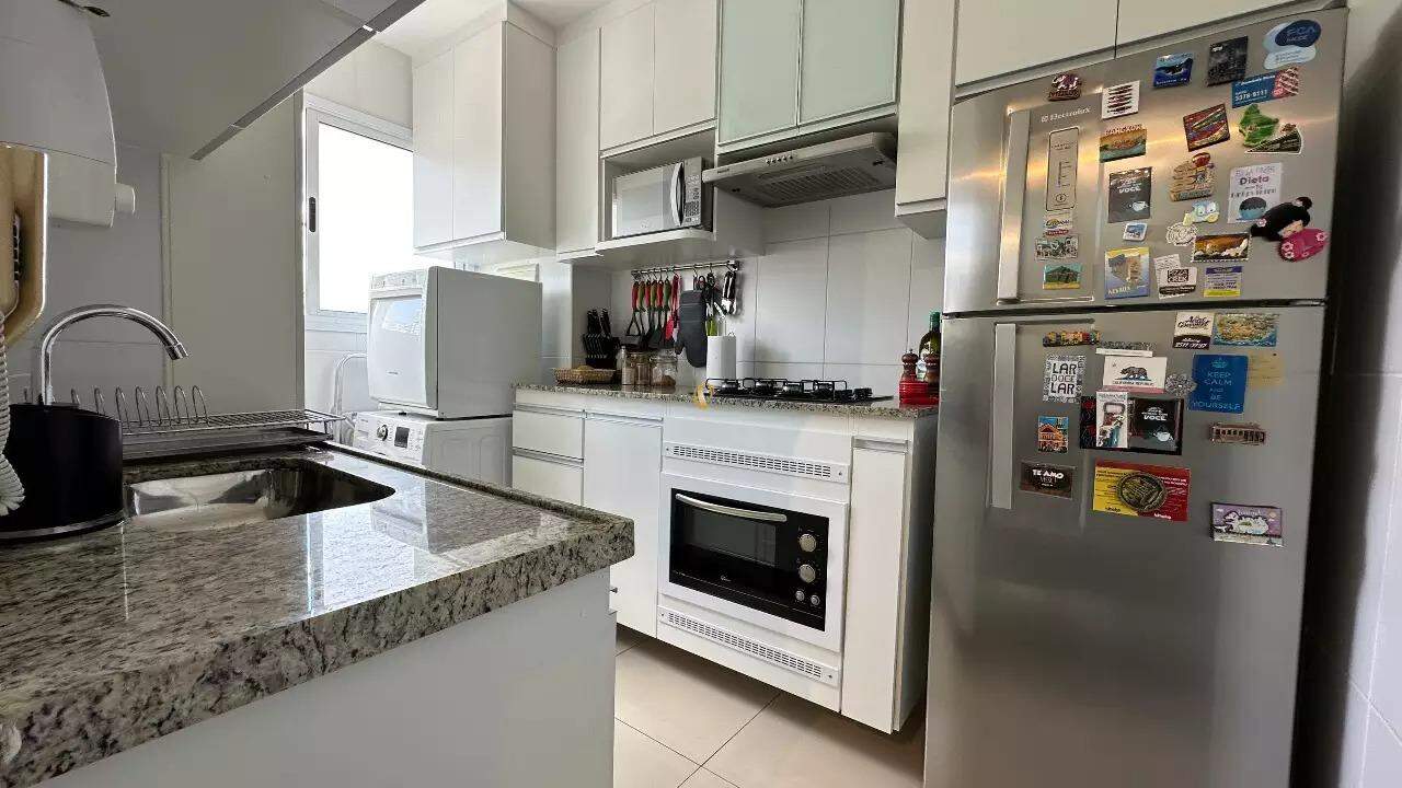 Apartamento à venda com 2 quartos, 64m² - Foto 4