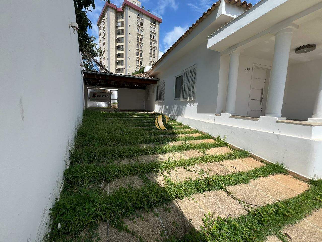 Casa à venda com 8 quartos, 225m² - Foto 2