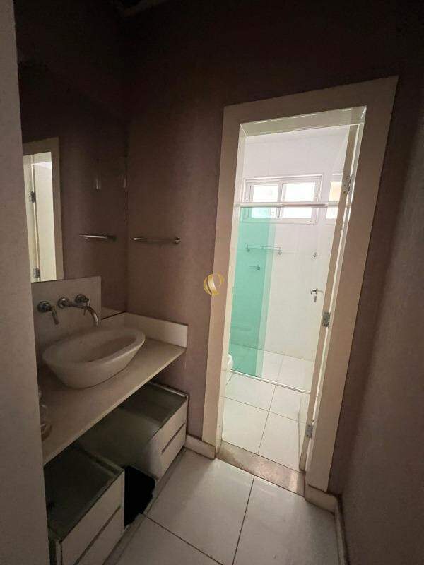 Casa à venda com 8 quartos, 225m² - Foto 23