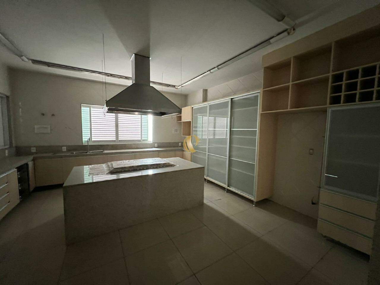 Casa à venda com 8 quartos, 225m² - Foto 5