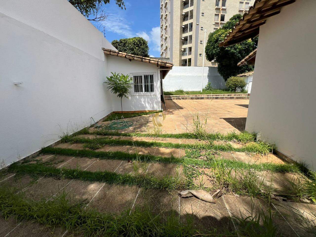 Casa à venda com 8 quartos, 225m² - Foto 24