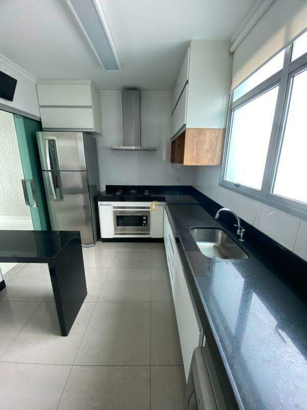 Apartamento à venda com 3 quartos, 192m² - Foto 16