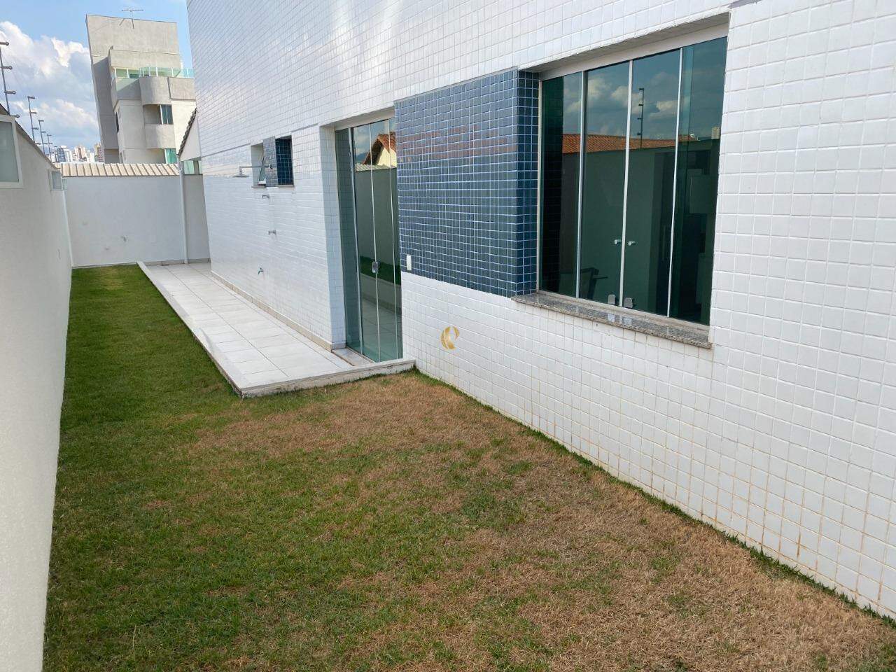 Apartamento à venda com 3 quartos, 192m² - Foto 4