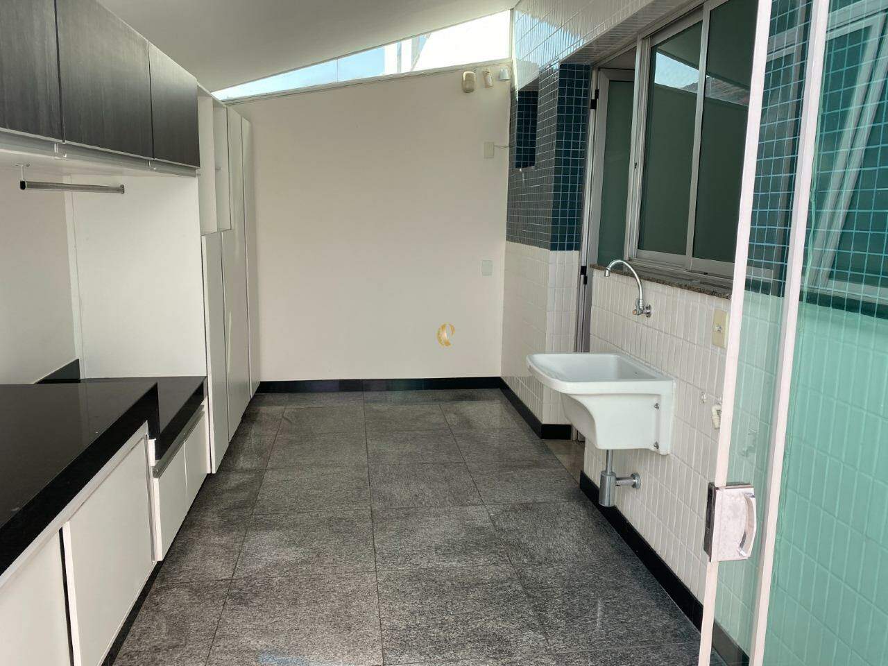 Apartamento à venda com 3 quartos, 192m² - Foto 10