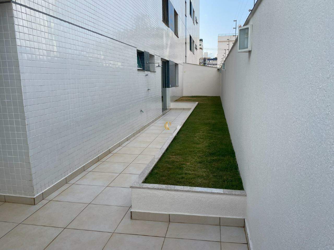 Apartamento à venda com 3 quartos, 192m² - Foto 2