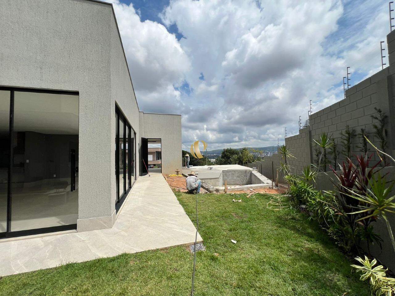 Casa à venda com 3 quartos, 305m² - Foto 3