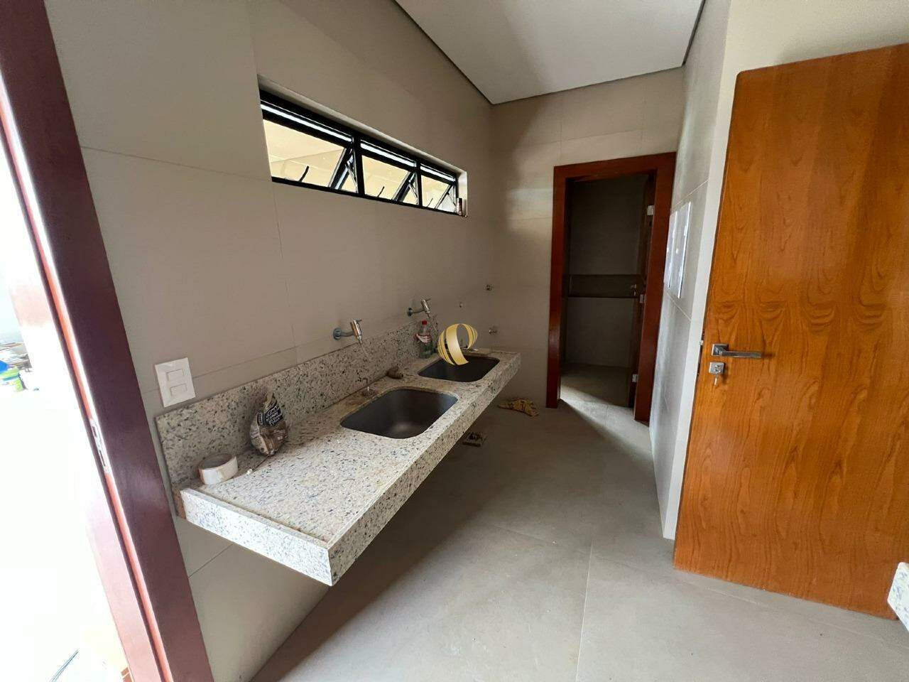 Casa à venda com 3 quartos, 305m² - Foto 20