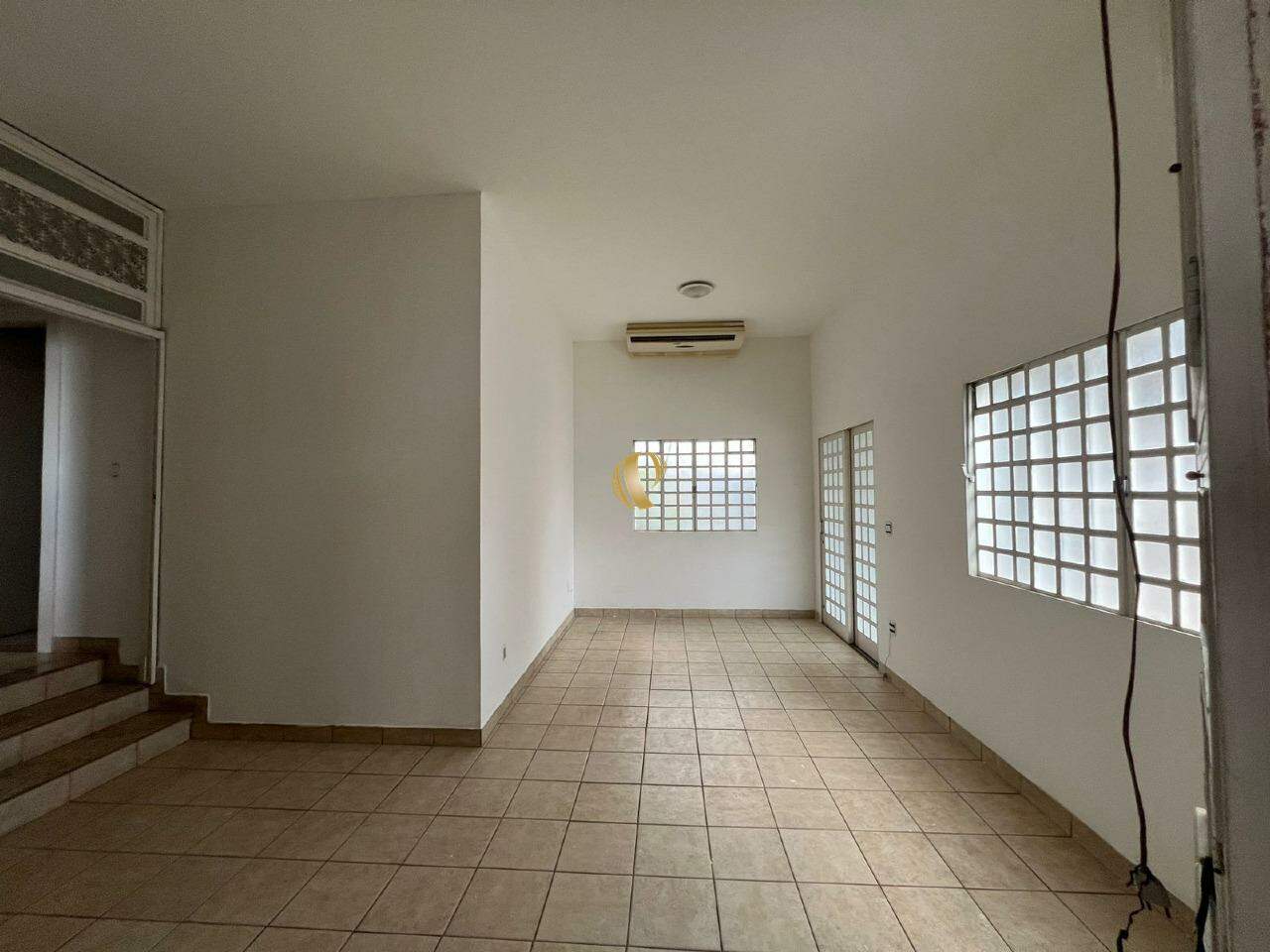 Casa à venda com 4 quartos, 146m² - Foto 2