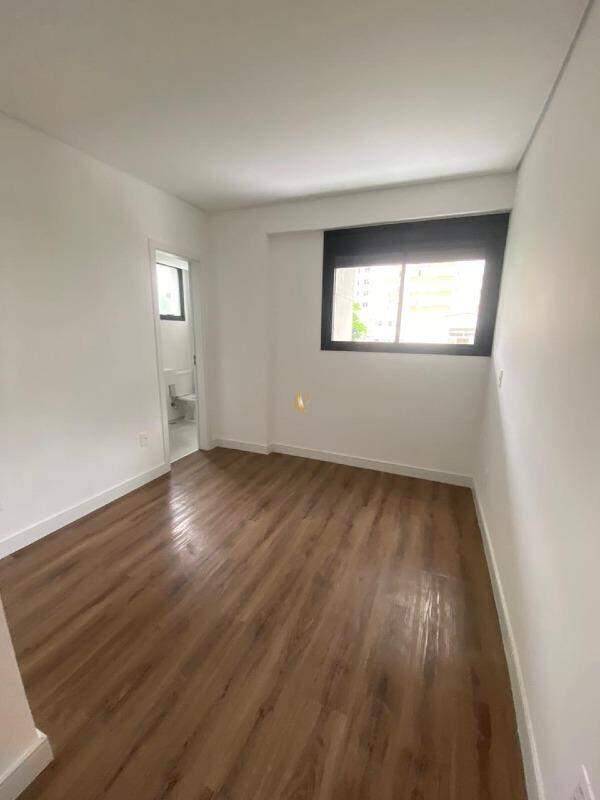 Apartamento à venda com 3 quartos, 122m² - Foto 12