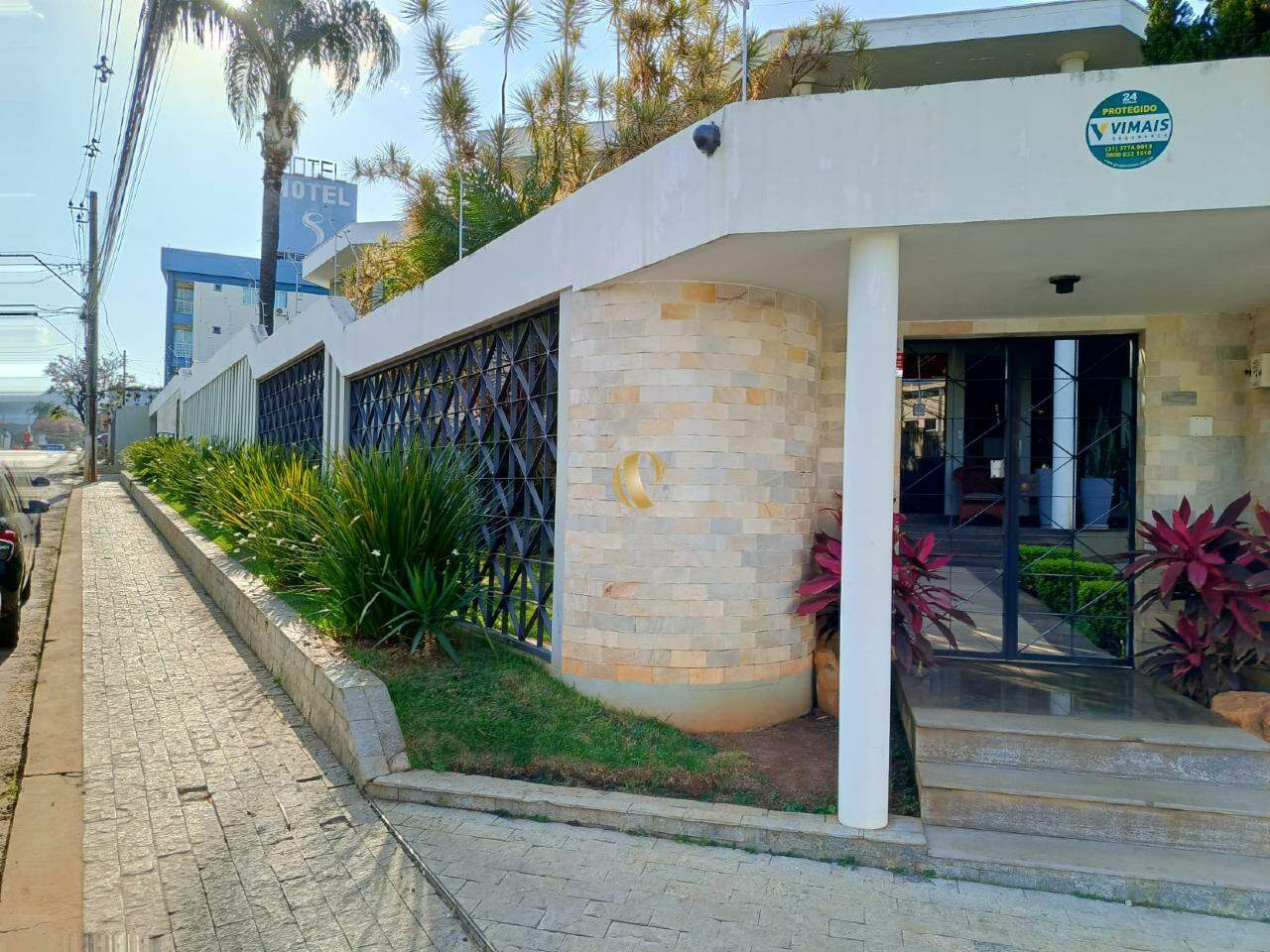 Casa para alugar com 6 quartos, 800m² - Foto 2