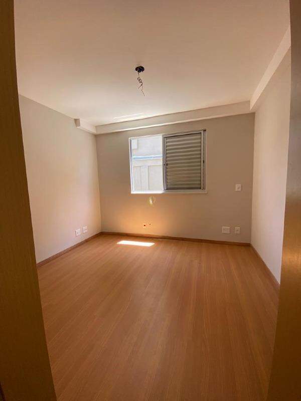 Apartamento à venda com 2 quartos, 66m² - Foto 3