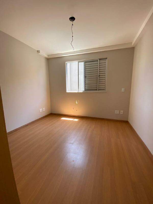 Apartamento à venda com 2 quartos, 55m² - Foto 2