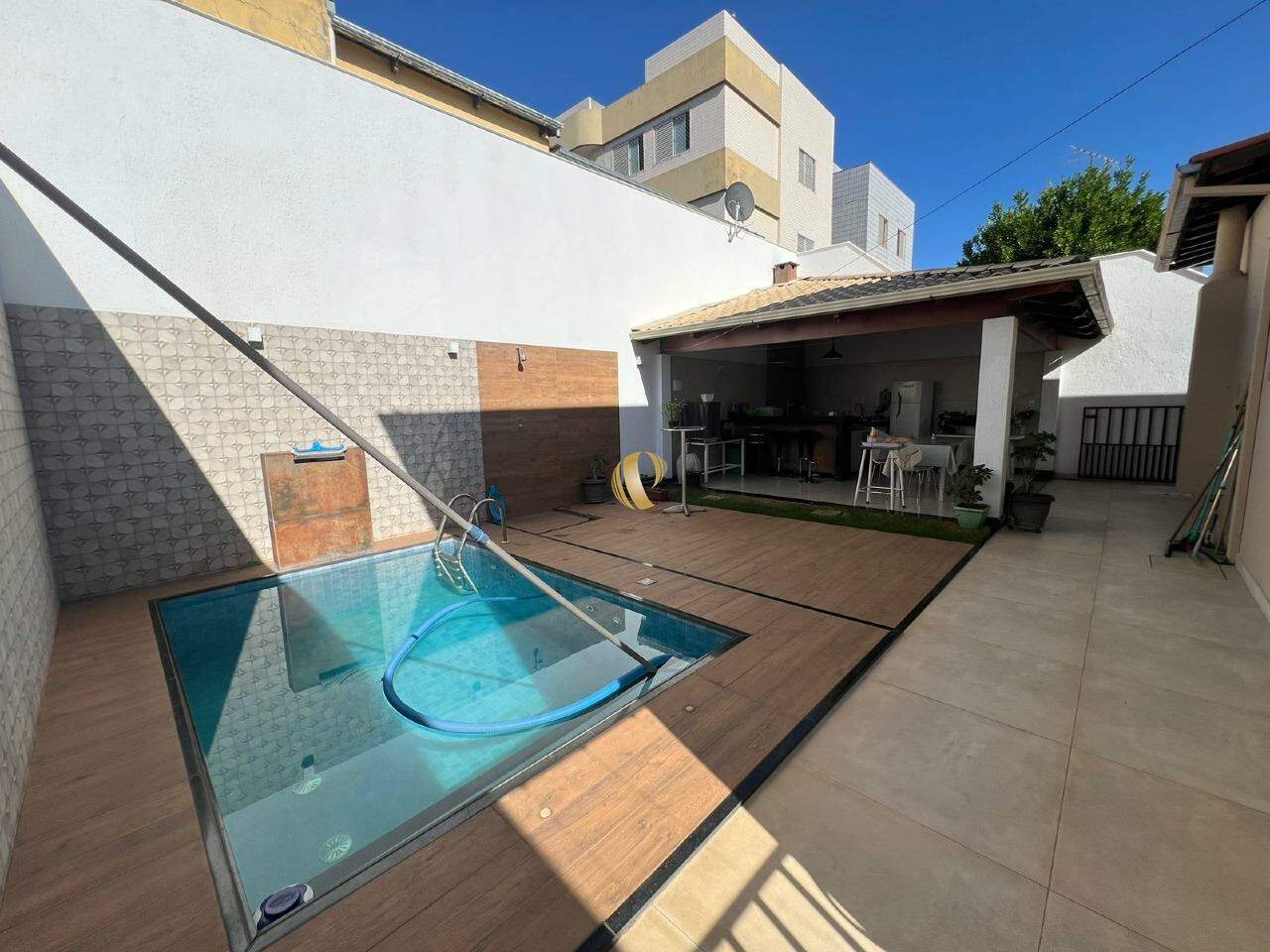 Casa à venda com 5 quartos, 323m² - Foto 25