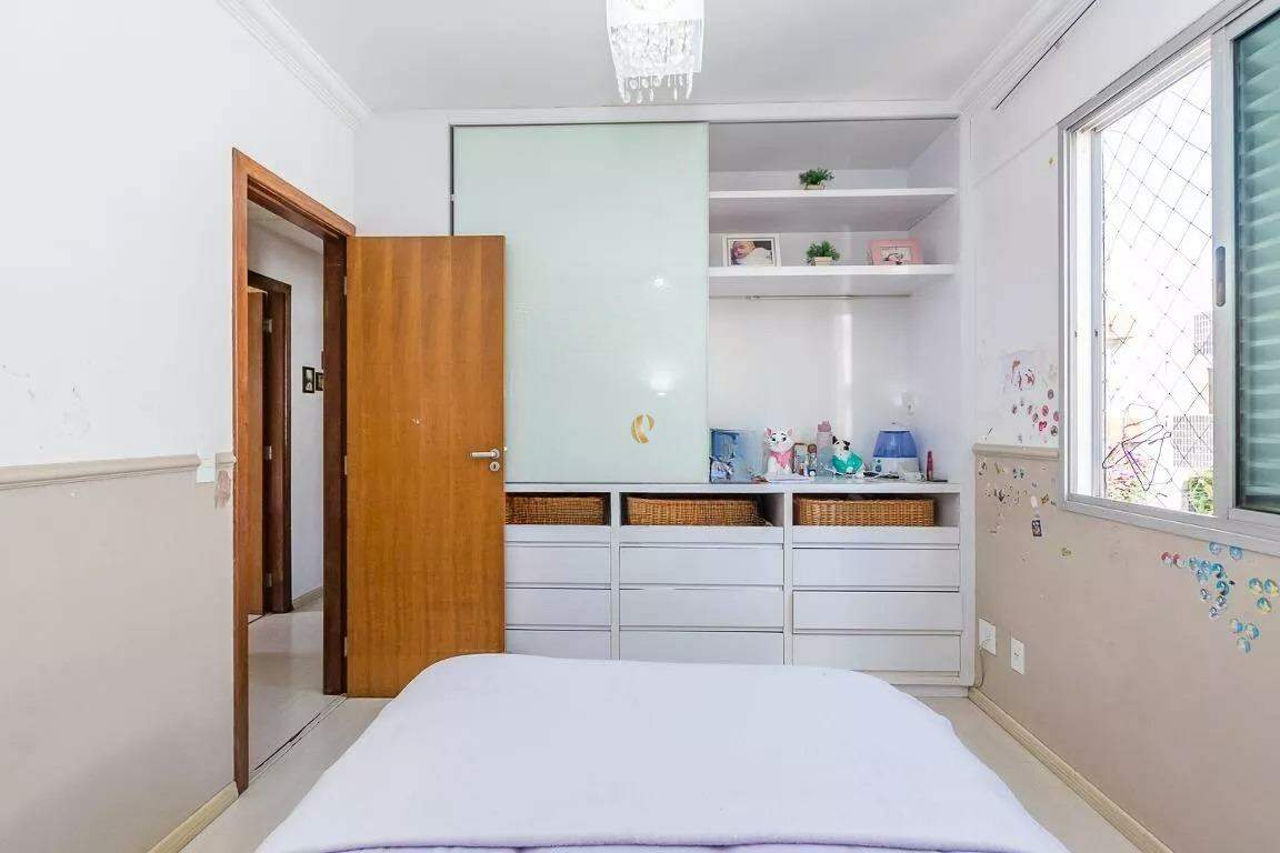 Apartamento à venda com 4 quartos, 140m² - Foto 17