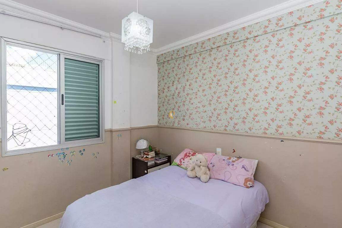 Apartamento à venda com 4 quartos, 140m² - Foto 2