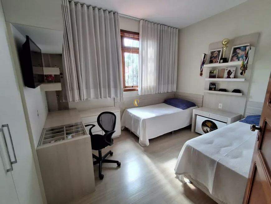 Casa à venda com 5 quartos, 360m² - Foto 2