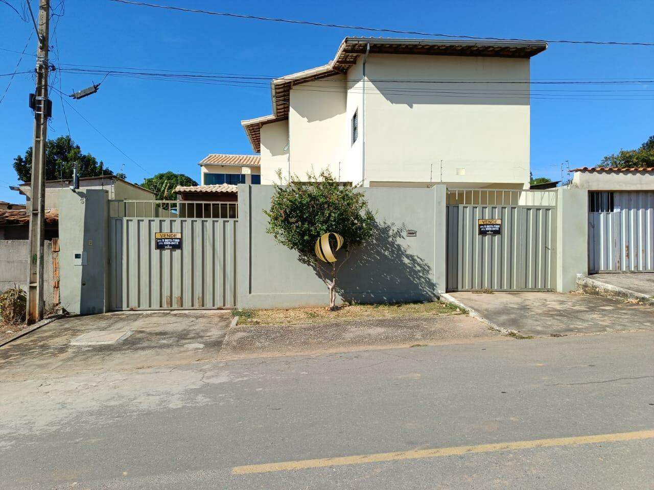 Casa à venda com 3 quartos, 300m² - Foto 1