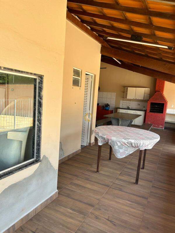 Chácara à venda com 3 quartos, 172m² - Foto 8