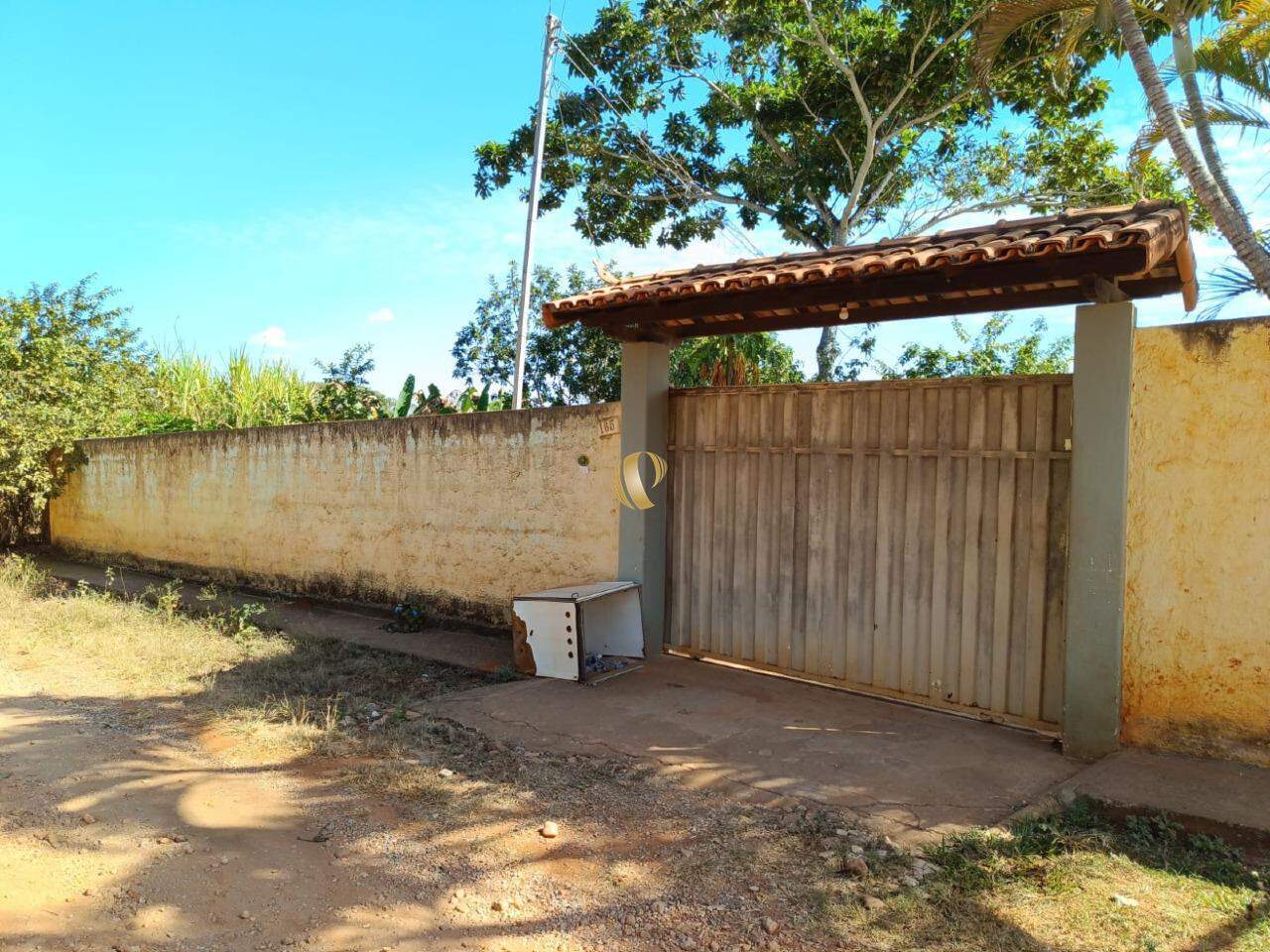 Chácara à venda com 3 quartos, 172m² - Foto 1