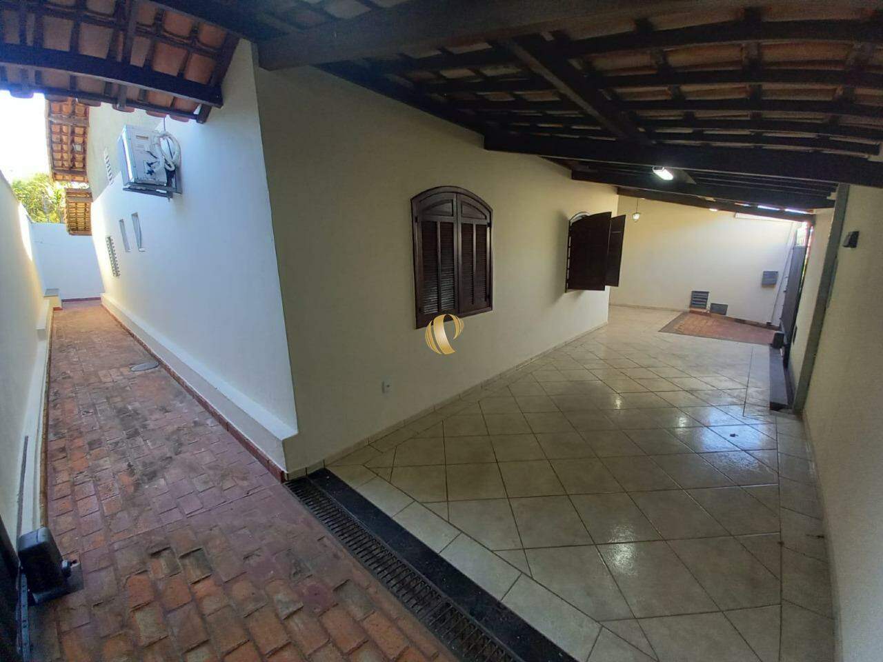 Casa à venda com 4 quartos, 240m² - Foto 2