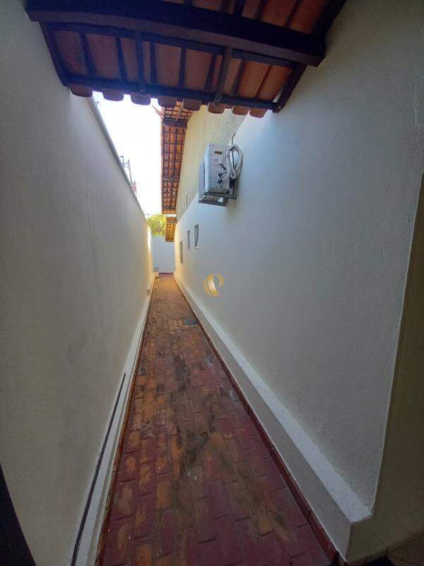 Casa à venda com 4 quartos, 240m² - Foto 25