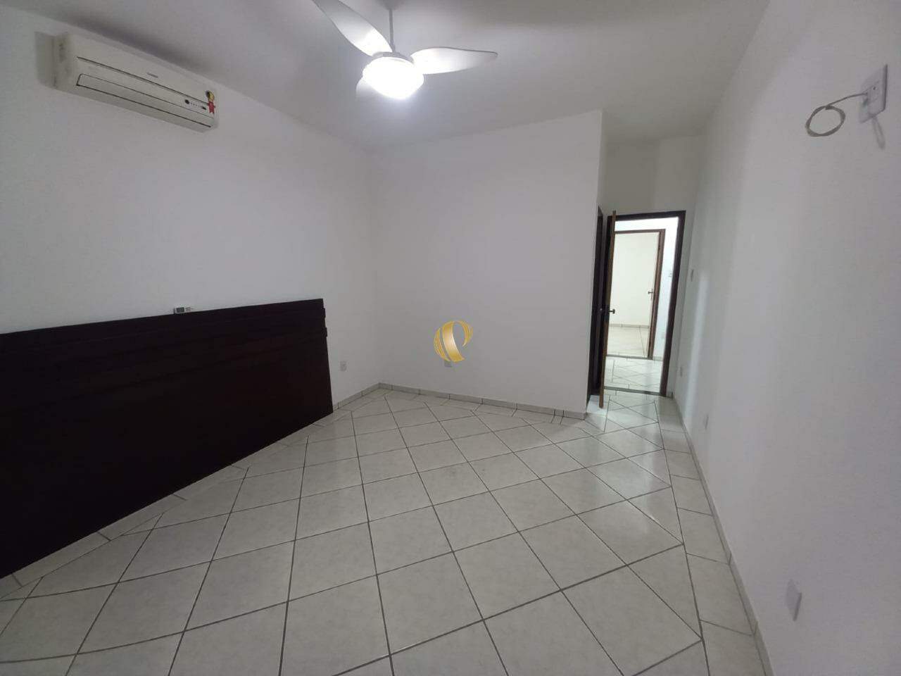 Casa à venda com 4 quartos, 240m² - Foto 12