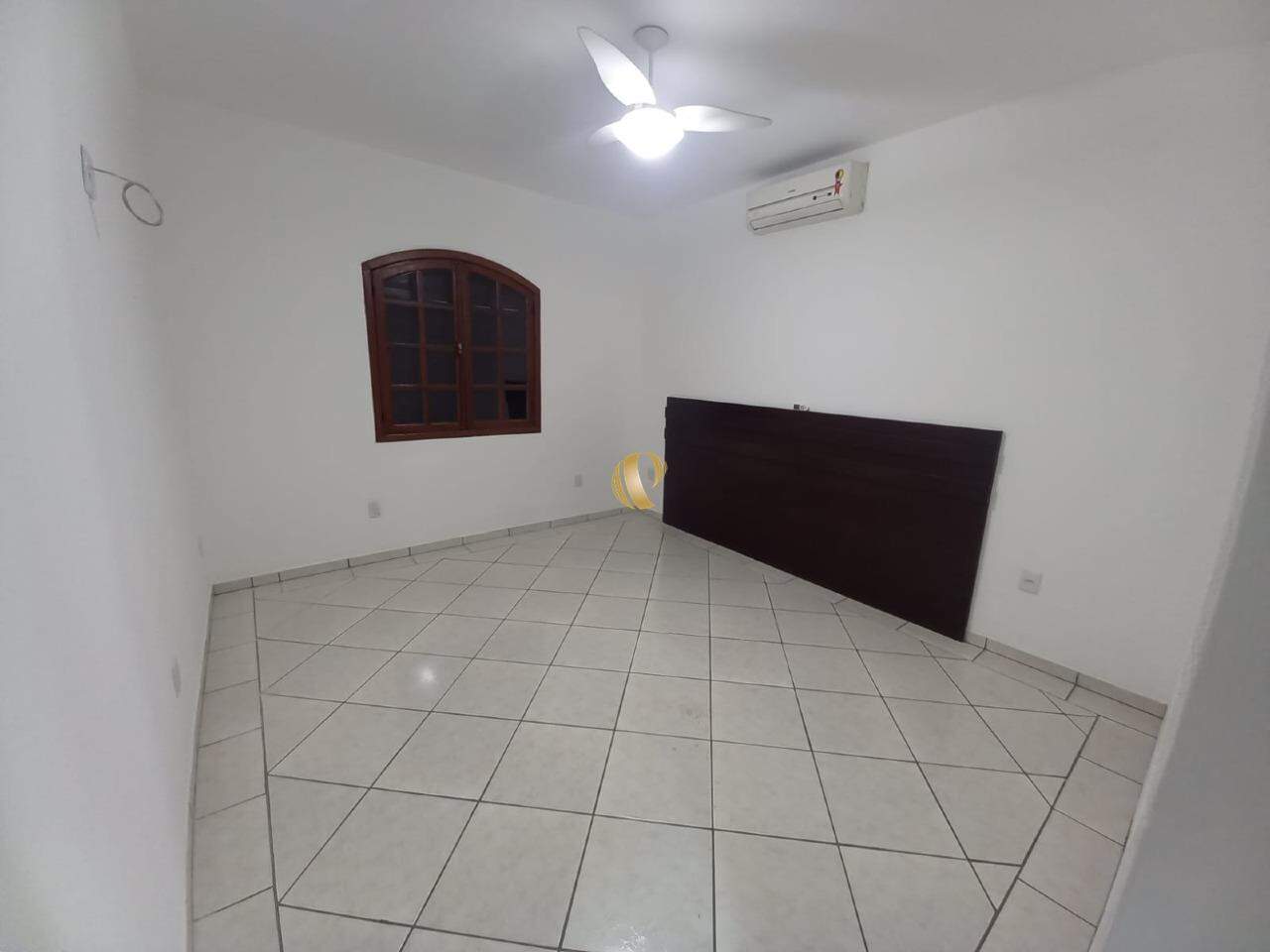 Casa à venda com 4 quartos, 240m² - Foto 13